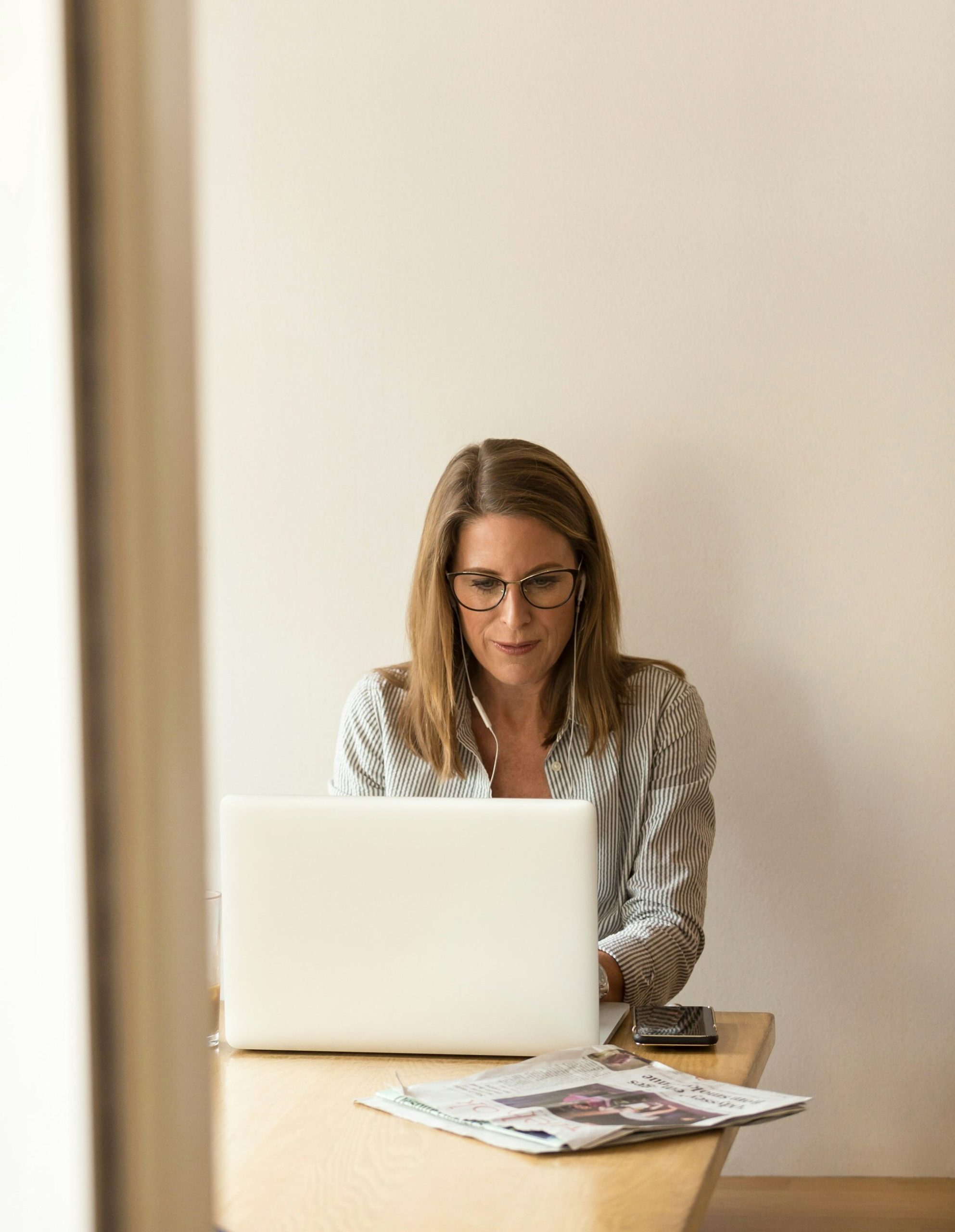 mid level expatriate supervisor as an example of candidate for category 2 employment pass